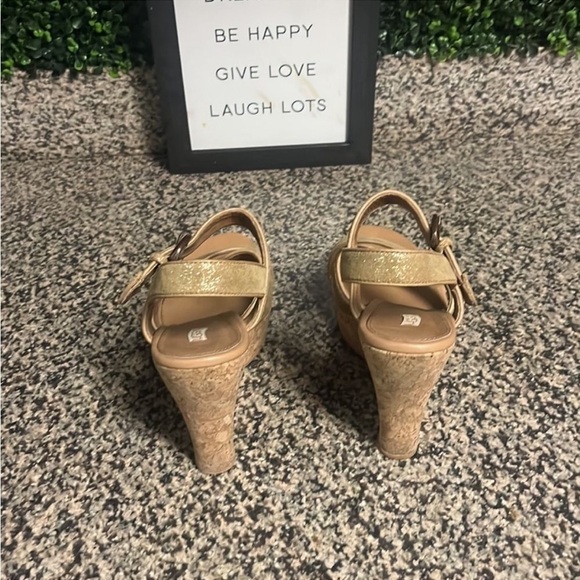 Ladies Gold Metallic UGG WEDGES SANDALS - Picture 4 of 8